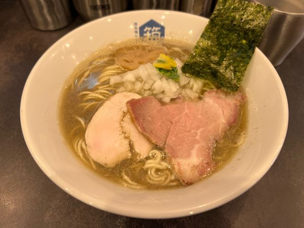 「煮干らーめん　900円」@西永福の煮干箱の写真