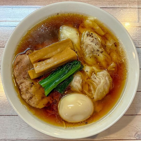 「鴨雲呑中華そば黒（醤油）¥950 味玉 ¥150」@世田谷中華そば 祖師谷七丁目食堂の写真