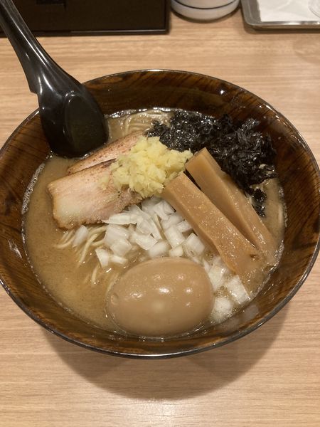 「濃厚煮干しラーメン」@ラーメン酒場 天狗の写真