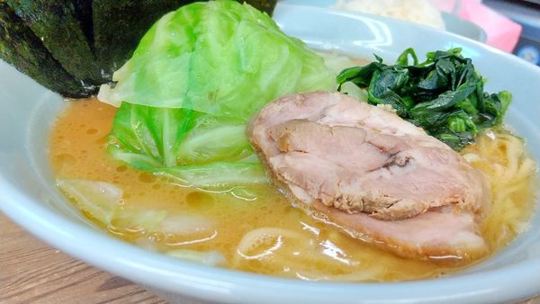 「#キャベツラーメン #並 #麺かため #850円」@横浜らーめん 渡来武の写真