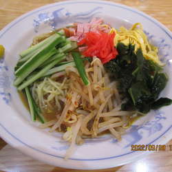 冷し中華と半チャーハンセット 960円