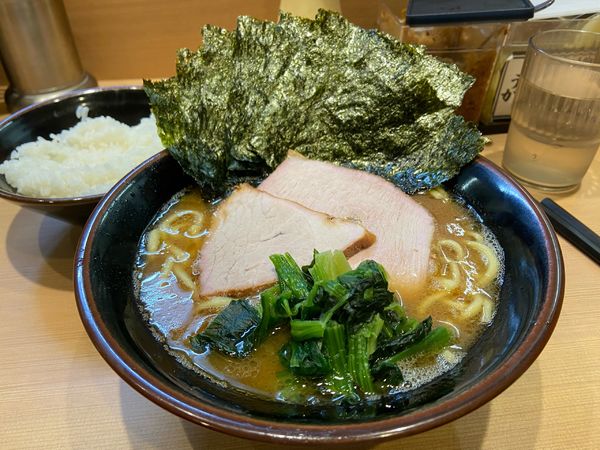 「ラーメン850円＋ノリ80円＋ライス100円」@輝道家直系 皇綱家の写真