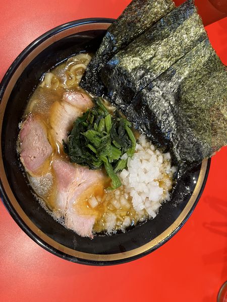 「ラーメン750円＋玉ねぎ80円」@横浜家系総本山 吉村家直系店 ラーメン内田家の写真