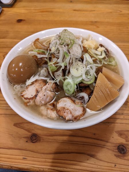 「【限定】成吉思汗羊骨麺・味玉付き」@らーめん いつ樹 本店の写真