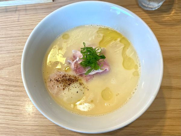 「白トリュフオイル香る鶏白湯麺」@らーめんMAIKAGURAの写真