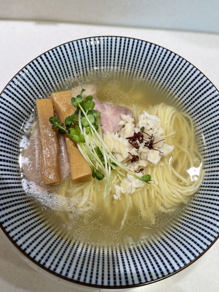 「鯛と鶏の塩そば（830円）」@鯛塩そば 灯花 アトレ上野店の写真