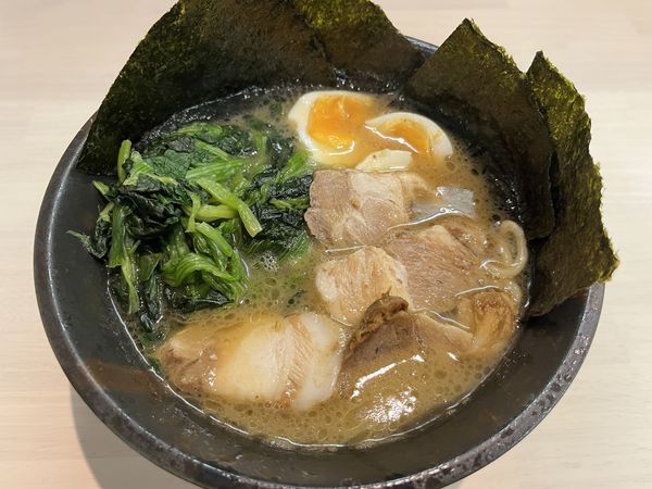 「家系全のせラーメン」@横浜家系ラーメン・ホルモン焼 うた田家の写真