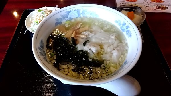 「ワンタン麺（ランチセットで７００円）」@香園 鴨居店の写真