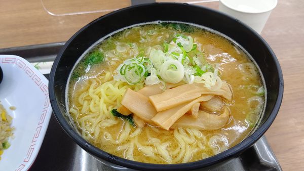 「味噌らーめんチャーハンセット１０４０円」@東部湯の丸サービスエリア（上）の写真