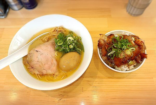 「味玉らーめん900円＋チャーシュー丼350円」@鶏白湯 白の写真