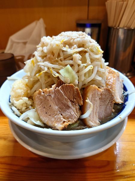 「豚ラーメン大盛り　野菜マシマシ　ニンニク　アブラ」@連の写真