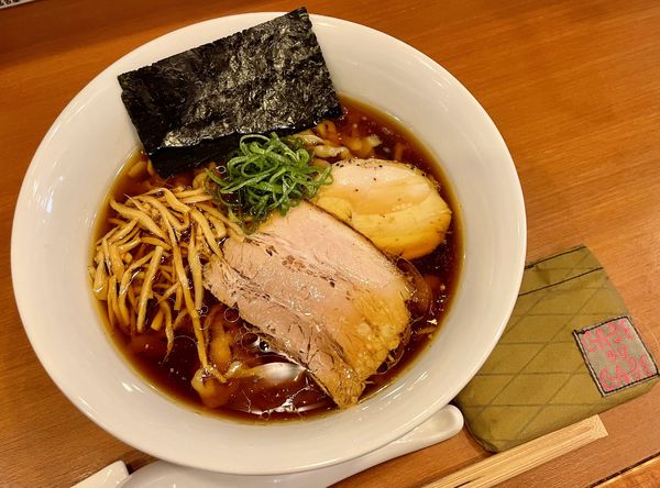 「ラーメン（醤油・大）」@自家製手もみ麺 鈴ノ木の写真