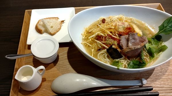 「French　tomamo　らぁ麺　880円」@フレンチラーメンの店 MATOYAの写真