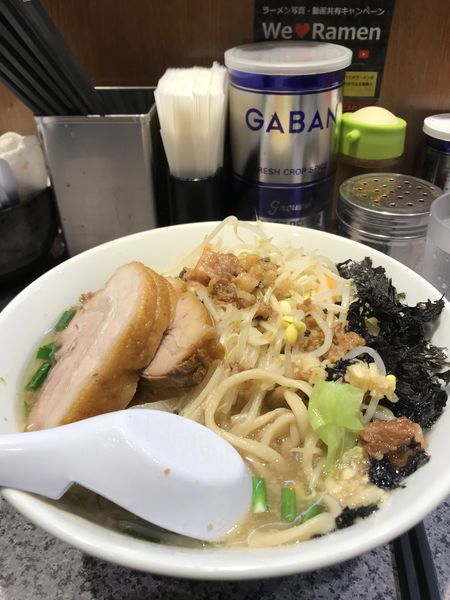 「ラーメン並盛(野菜少、脂、肉2枚)」@ラーメン宮郎の写真