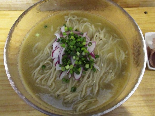 「冷やし蟹らーめん（920円）」@煮干らーめん 紫乱の写真