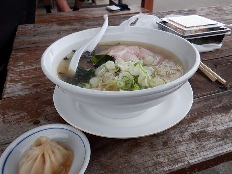 「塩らーめん」@餃子王 メイプル館内店の写真