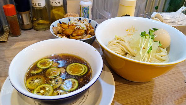 「限定/神山すだちと煮干の昆布水つけ麺+チャーシュー丼　他」@中華そば ムタヒロ 拝島駅店の写真