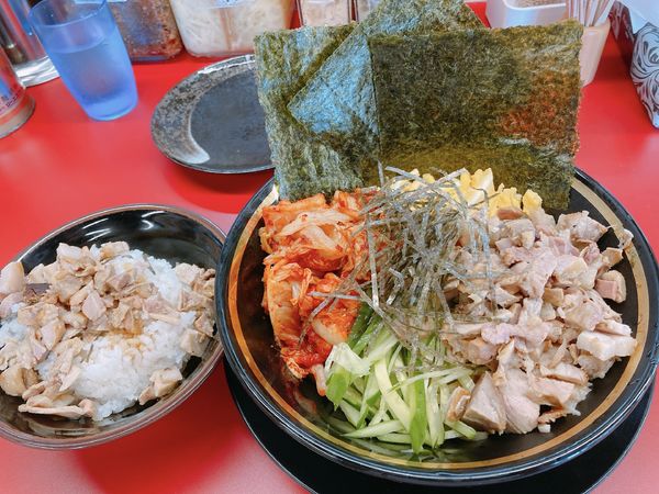 「冷やし中華＋トッピング増し＋半チャーシューまぶし」@王道家直伝 との丸家 八潮店の写真