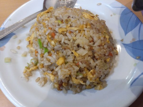 「ラーメンセット858円(税込み、選択：豚骨＆炒飯)」@雲隆の写真