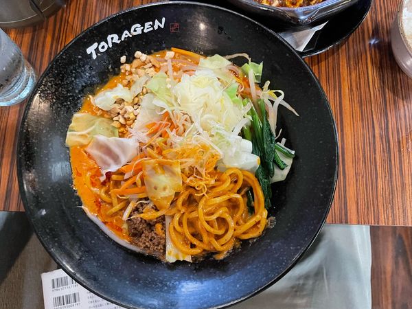 「汁なし　中辛　野菜トッピング」@担々麺と麻婆豆腐の店 山之手 虎玄の写真