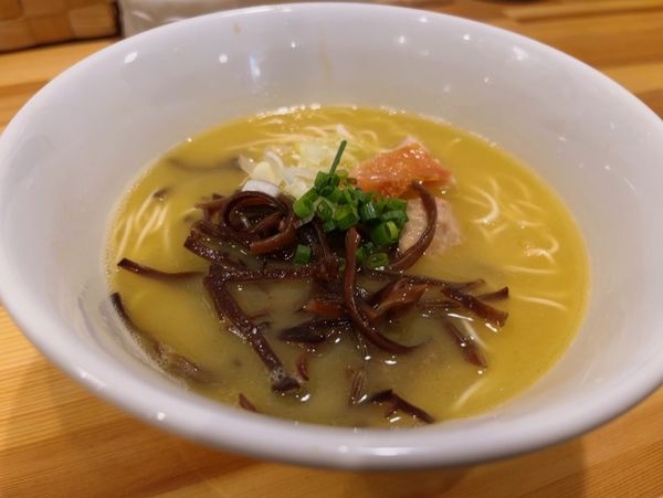 「博多水炊きらーめん」@博多水炊きらーめん うかんむりの写真