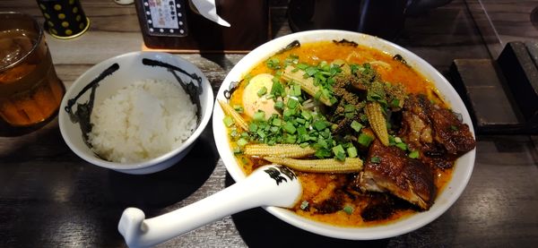 「特製カラシビ味噌らー麺(辛普、痺増)ﾔﾝｸﾞｺｰﾝ､半ﾗｲｽ」@カラシビ味噌らー麺 鬼金棒の写真