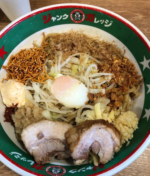 「豚マシまぜそば大・全増し」@ジャンクガレッジ 和光市駅南口店の写真