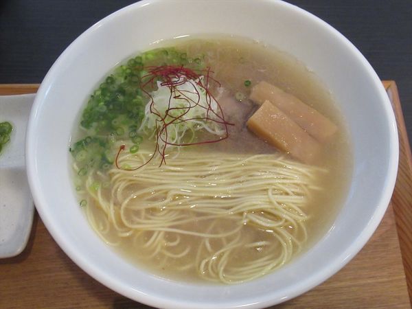 「拉麺（780円）」@豚骨清湯・自家製麺 かつらの写真