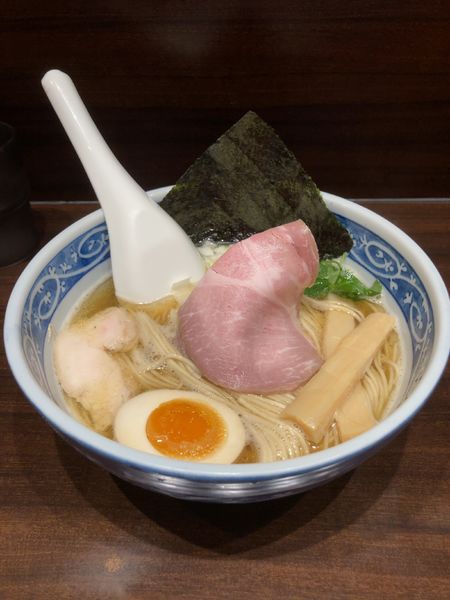 「白醤油煮干しそば　800円」@寿製麺 よしかわ 西台駅前店の写真