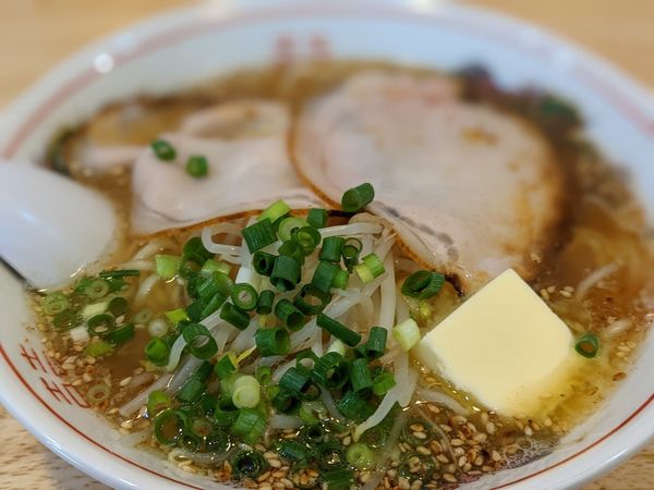 「塩ラーメンバター添」@らぁめん こばやしの写真