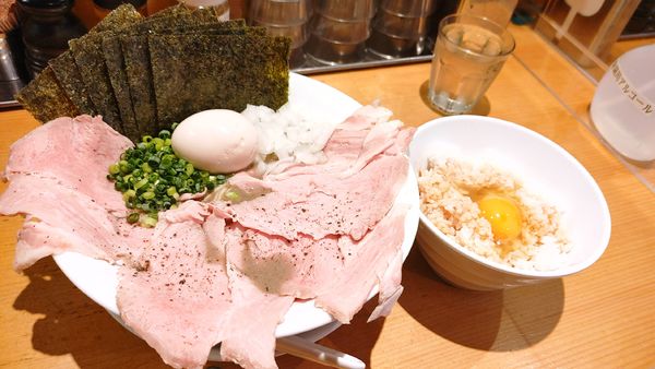 「泥煮干中華そば バカニボ特製・玉子かけご飯 ￥1,650」@麺屋 まほろ芭の写真