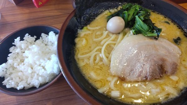「11日は、ラーメン醤油、麺やわらかめ550円」@横浜家系ラーメン 横浜道 野田蕃昌店の写真