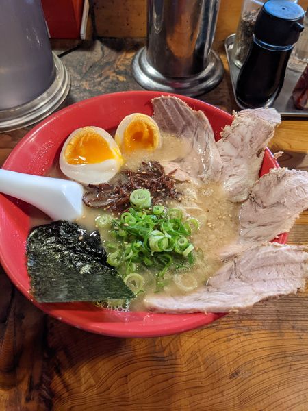 「チャーシューメン＋味玉」@元祖長浜 大学ラーメンの写真