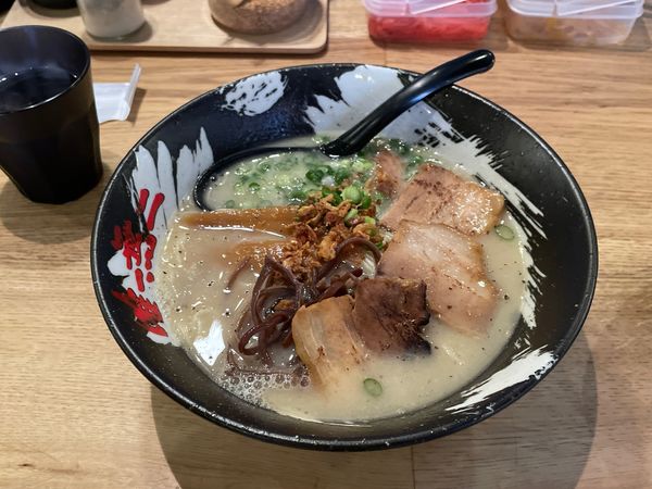 「塩とんこつらーめん」@本格らーめん 唯一無二の写真