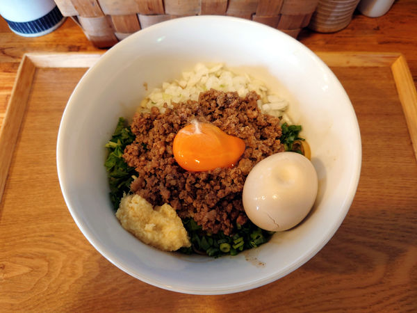 「限定 青唐辛子と豚そぼろのまぜそば+味玉」@中華蕎麦 はざまの写真