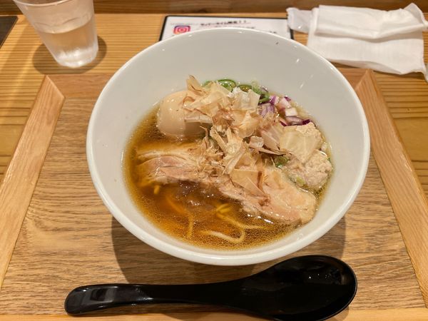 「鮪節ラーメン 全部のせ」@鶏と鮪節 麺屋 勝時の写真