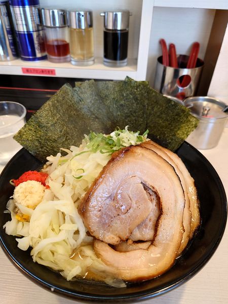 「豪麺全部のせ  固め濃いめ多め」@ゴル麺 横浜本店の写真