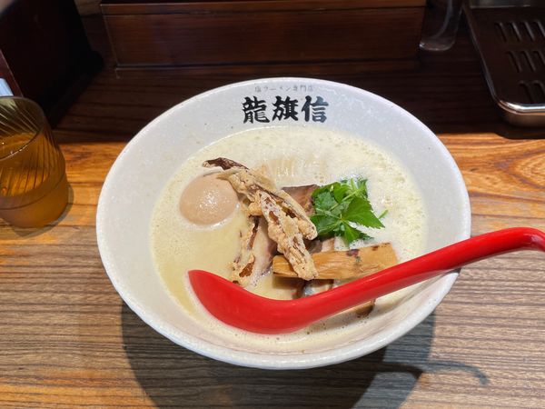 「肉鶏炊いたん塩そばDX」@NAMBA 龍旗信RIZE 大阪なんば店の写真