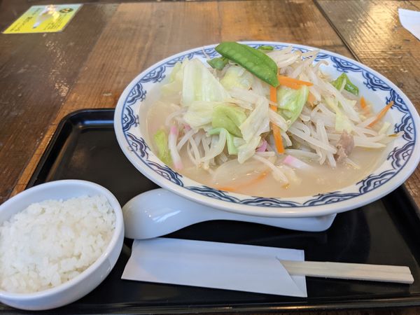 「ちゃんぽん（野菜増し）+ライス（サービス）」@ちゃんぽん 由丸 品川港南店の写真
