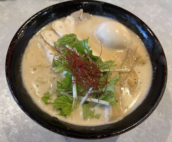 「冷製鶏白湯全部のせ」@濃厚白湯らーめん3の写真