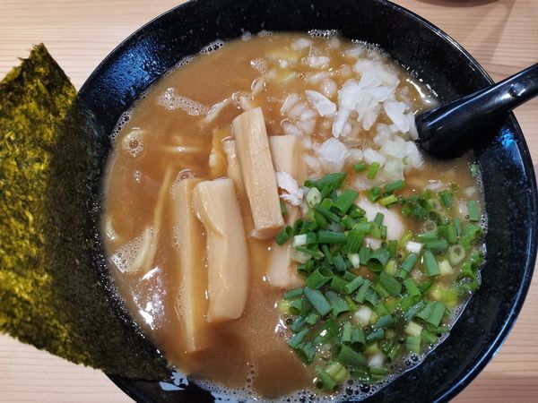 「醤油白湯」@自家製麺 麺や勝鶏の写真