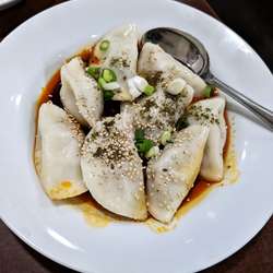 李姐餃子(8個)　600円