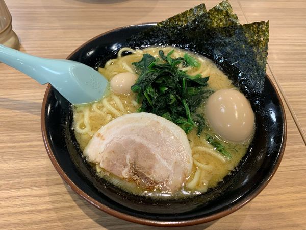 「味玉ラーメン」@横浜家系ラーメン 壱角家 裾野店の写真