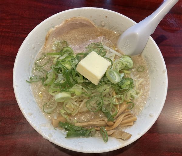 「醤油バターらーめん」@こってりらーめん なりたけ 幕張店の写真
