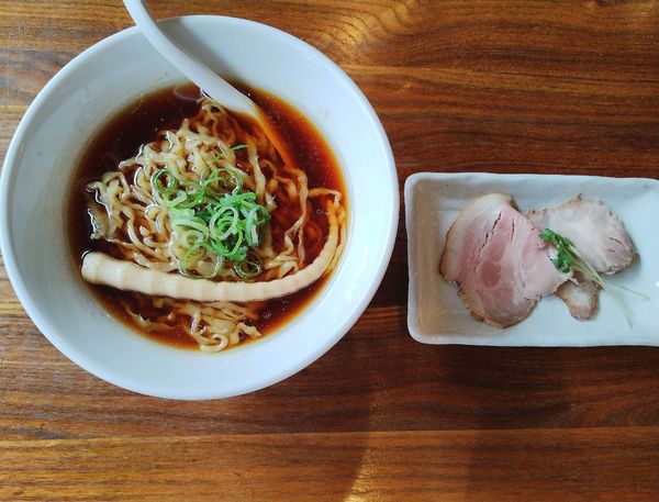 「醤油ラーメン(手もみ)(チャーシュー丼)」@地鶏らーめん とりじの写真