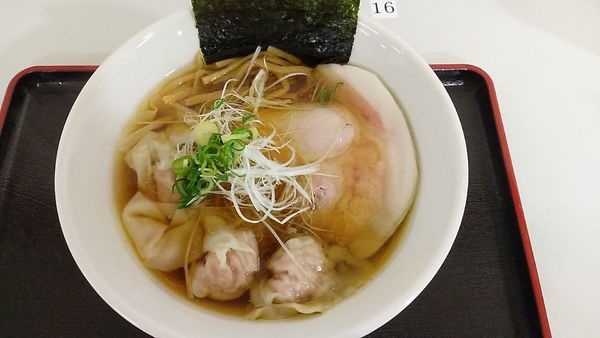 「彩の国黒豚の特製わんたんめん」@寿製麺よしかわ 川越店の写真