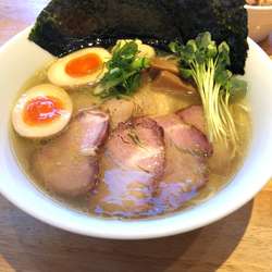 特製塩そば(全部のせ)