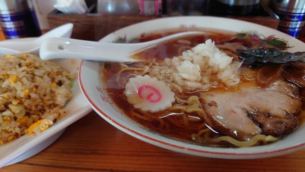「Aセット　ラーメン＋ミニチャーハン 麺カタメ　¥850」@らーめん おゆうの写真