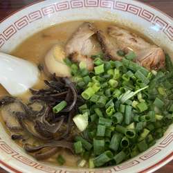 とんこつラーメン並（700円）麺硬め
