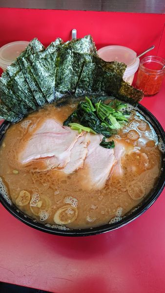 「中盛りチャーシュー海苔増し」@ラーメン杉田家の写真